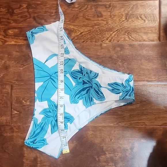 NWT (partially) Cupshe ruffle 3 piece swim set - Picture 5 of 8